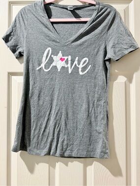Kavio Gray Women's Tee with Subtle Pink Trim